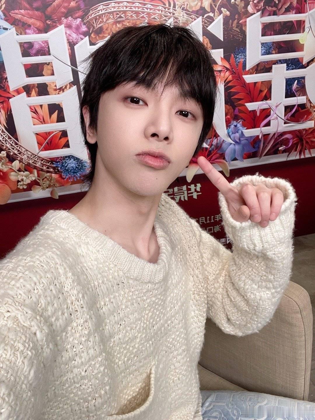#华晨宇##2026华晨宇火星演唱会#hcy#华晨宇量变临界点#是帅！正面看，帅！背面看，帅！左边看