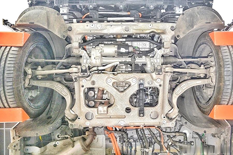 问界M9。。。我还是原版H臂。副车架“后墙”自己往后退吧。。。话说，这次问界M9