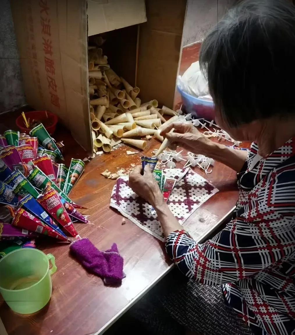 天啊,我们吃的小零食是这样生产出来的​
