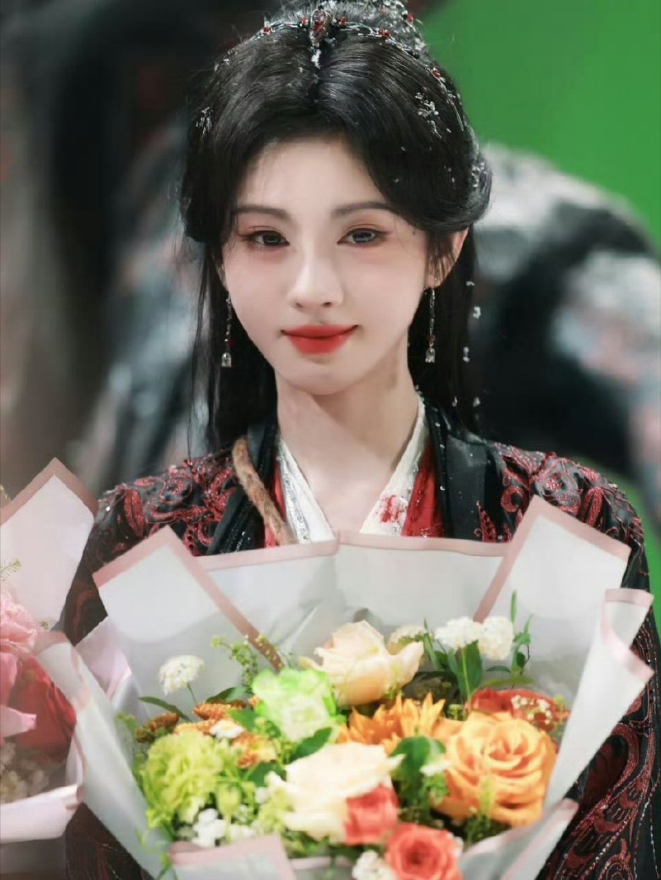 如果鞠婧祎张凌赫同时向我求婚我应该选谁好呢