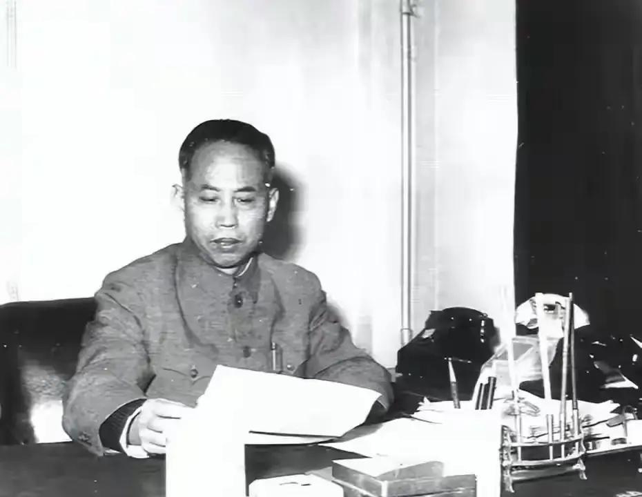 1967年，皮定均进京开会，周恩来见到他，劈头就追了一个存疑二十多年的问题："你