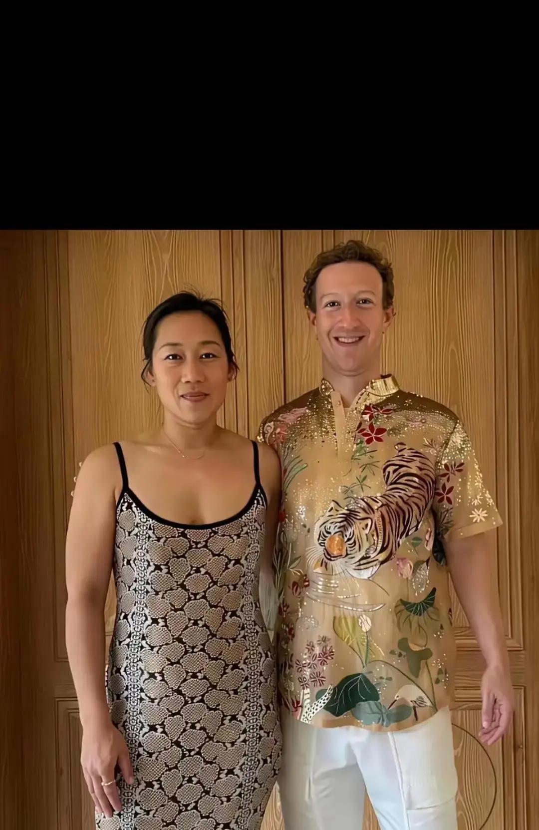 昨晚和老周在街角涮羊肉，这老小子死盯着手机屏幕，突然把酒杯往桌上重重一磕“你