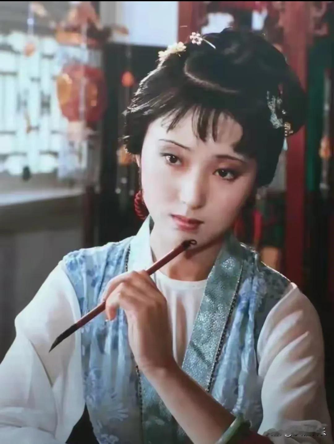 2007年，87版《红楼梦》林黛玉的扮演者陈晓旭，因乳腺癌在深圳去世，年仅42岁