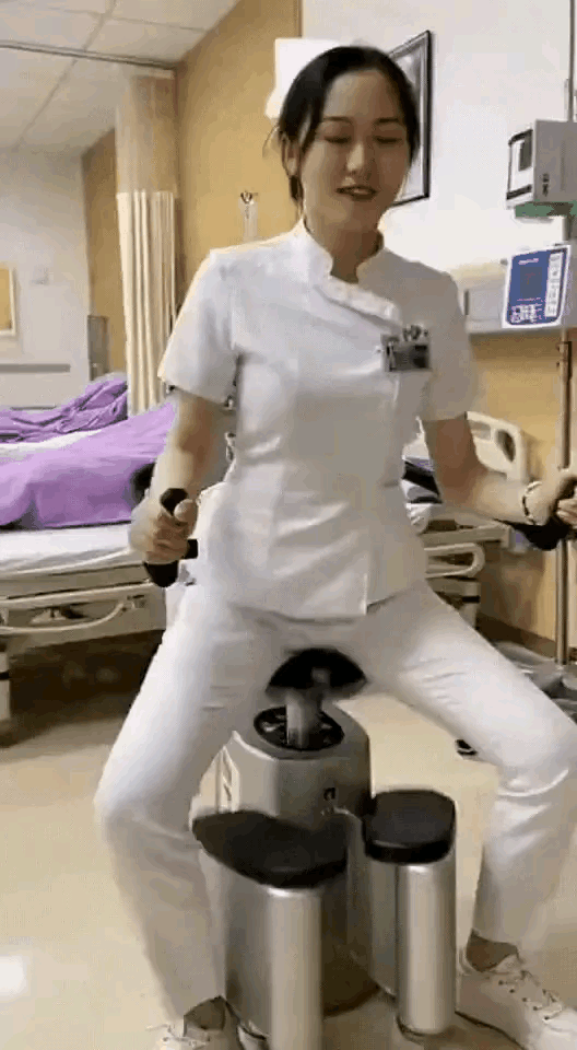 惊呆了，这是什么仪器？是治疗哪方面疾病的？虽然不懂，但是看女护士坐在上面享受
