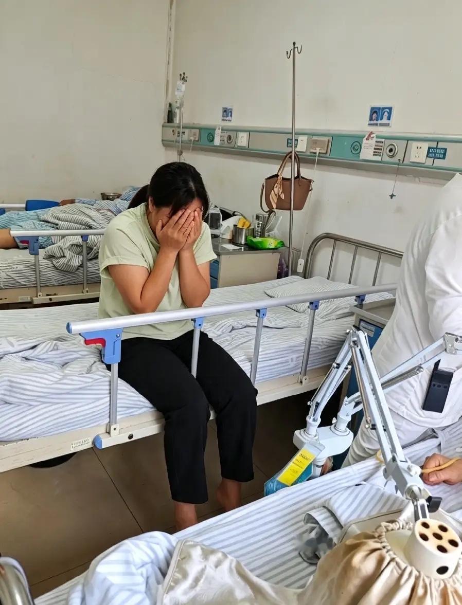 这位51岁的阿姨不幸患上胰腺癌，一直在医院苦苦治疗。身体一天不如一天，她这辈子没