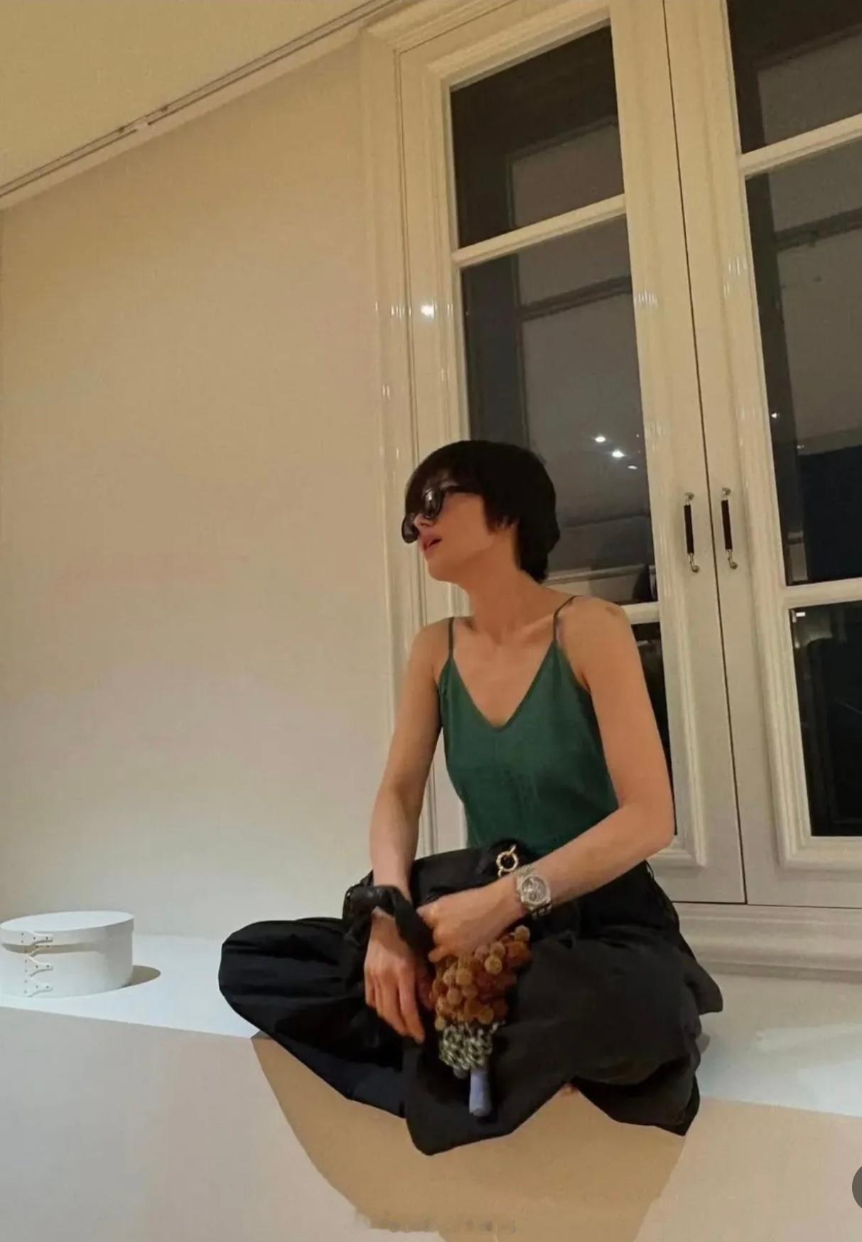 宋慧乔宋慧乔乔妹和友人聚会🎈短发看着很干练呢​​​