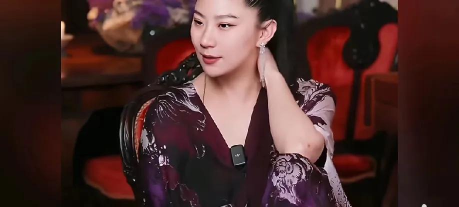 谢贤前女友Coco回应与张柏芝关系，谢霆锋估计后槽牙都咬碎了吧。张柏芝可以是
