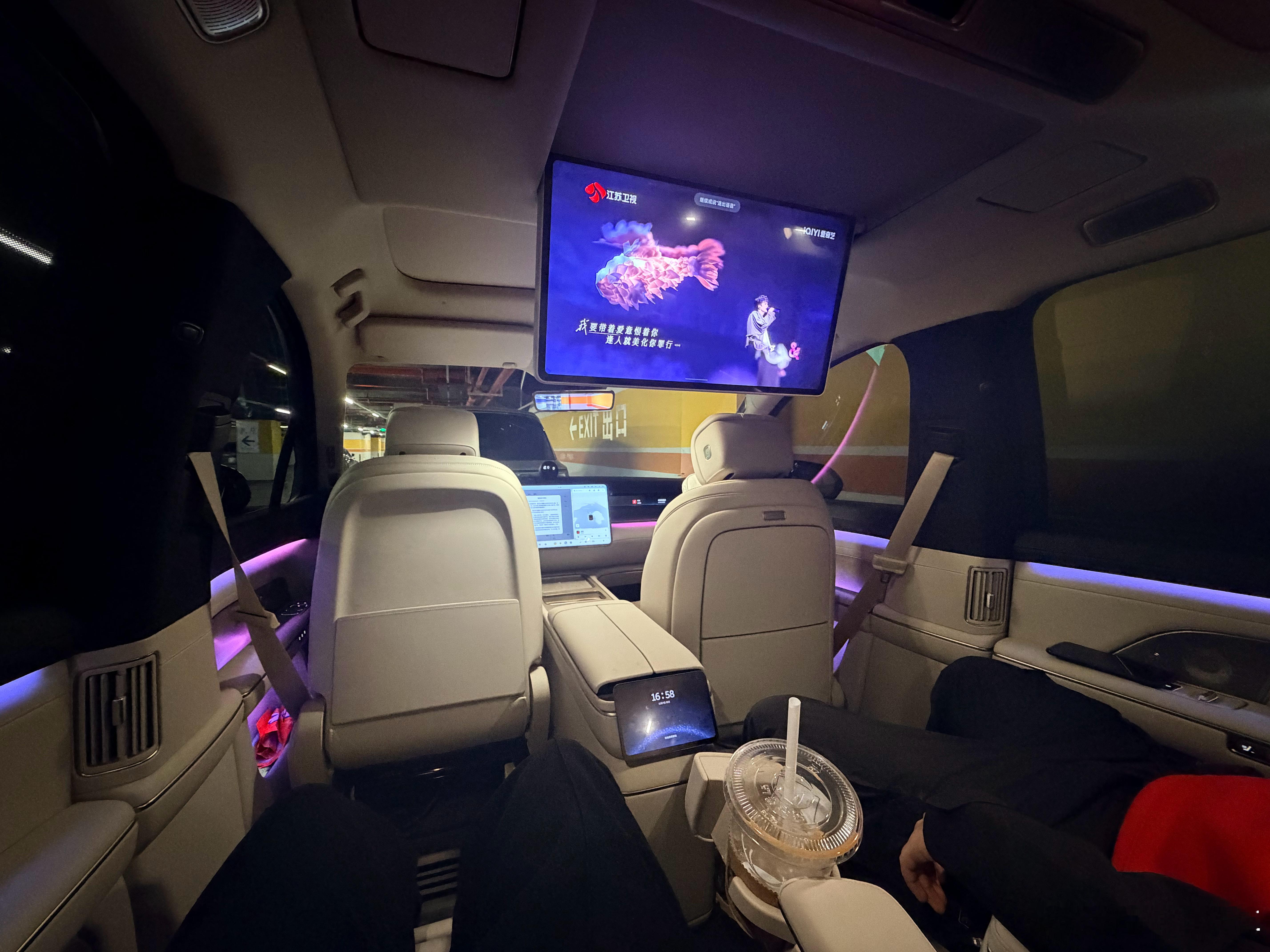 晚点发下蔚来ES8的使用感受，这两天开下来很多话想和大家分享