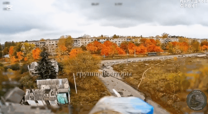 俄军无人机差点把两个乌克兰小孩给炸了！俄军第一坦克集团军Fpv无人机，在库普扬斯