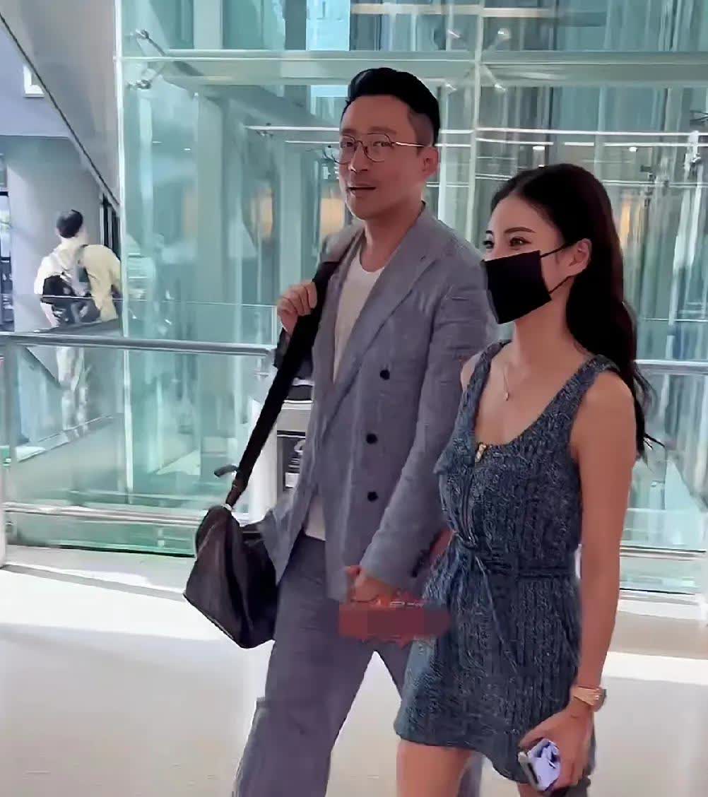 马筱梅IP又变成了美丽国，夫妻俩好忙活呀，从北京飞湾湾陪孩子过端午，难道六一又带
