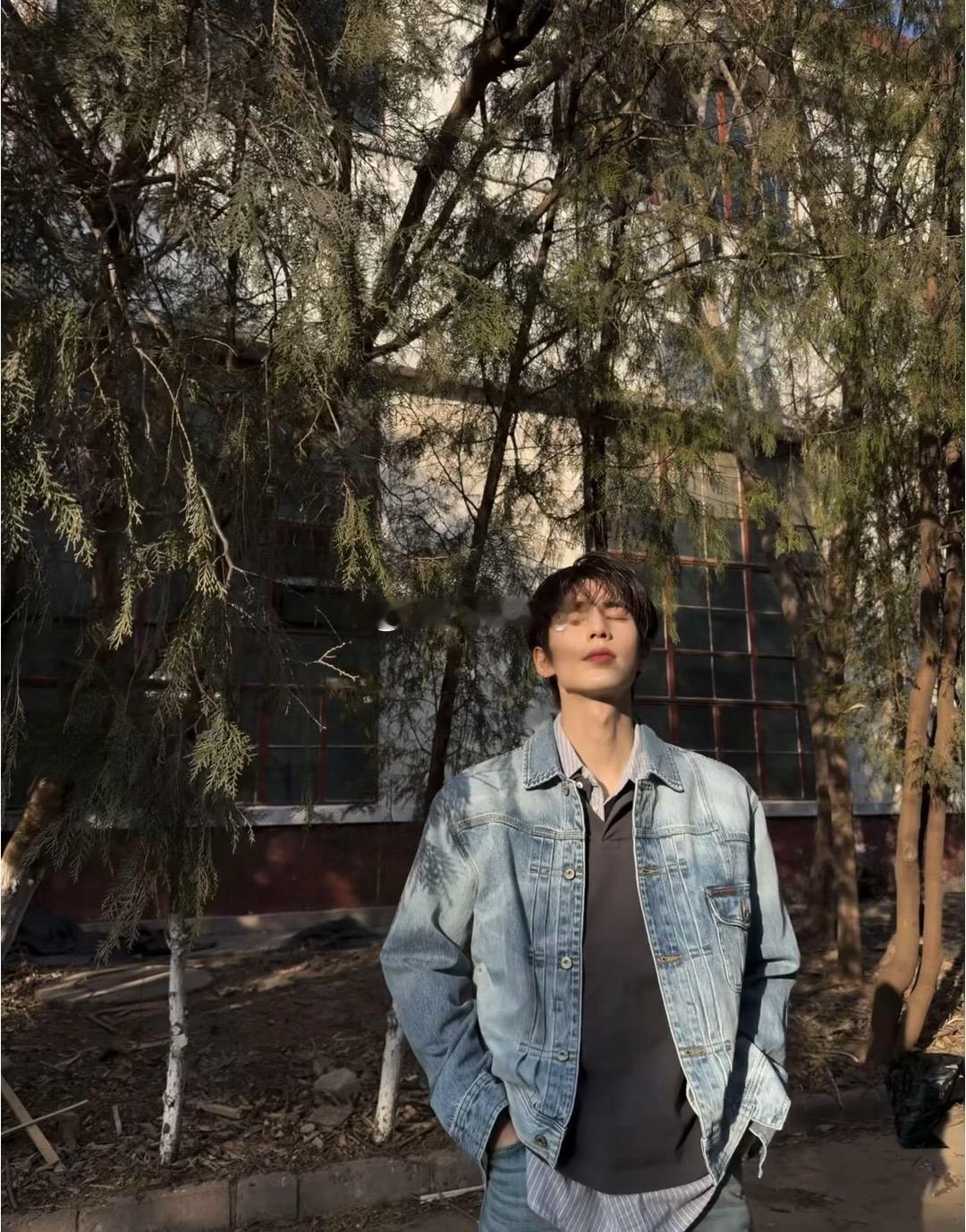 1.邓超真的是个体面人又很重感情，鹿晗、ab出事落难的时候，他都保持联系，为对方