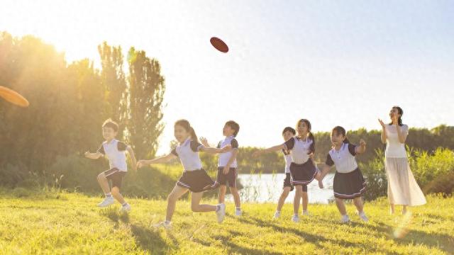 “晒眼睛”能防近视? 眼科医生提醒没那么简单