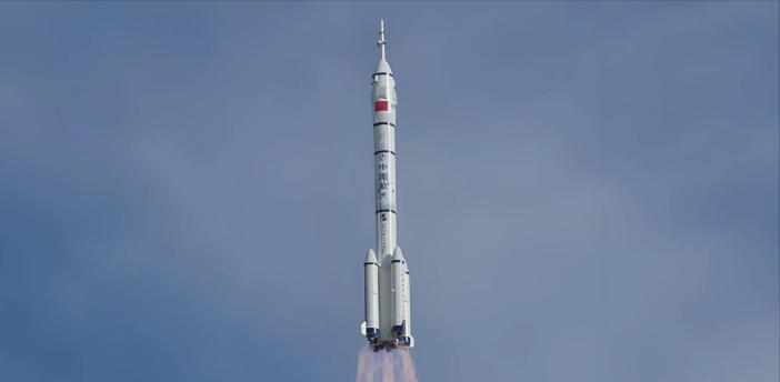 🌞国内传来两个消息，国内还没啥反应，国外已经炸锅。一个消息是神舟二十号被撞