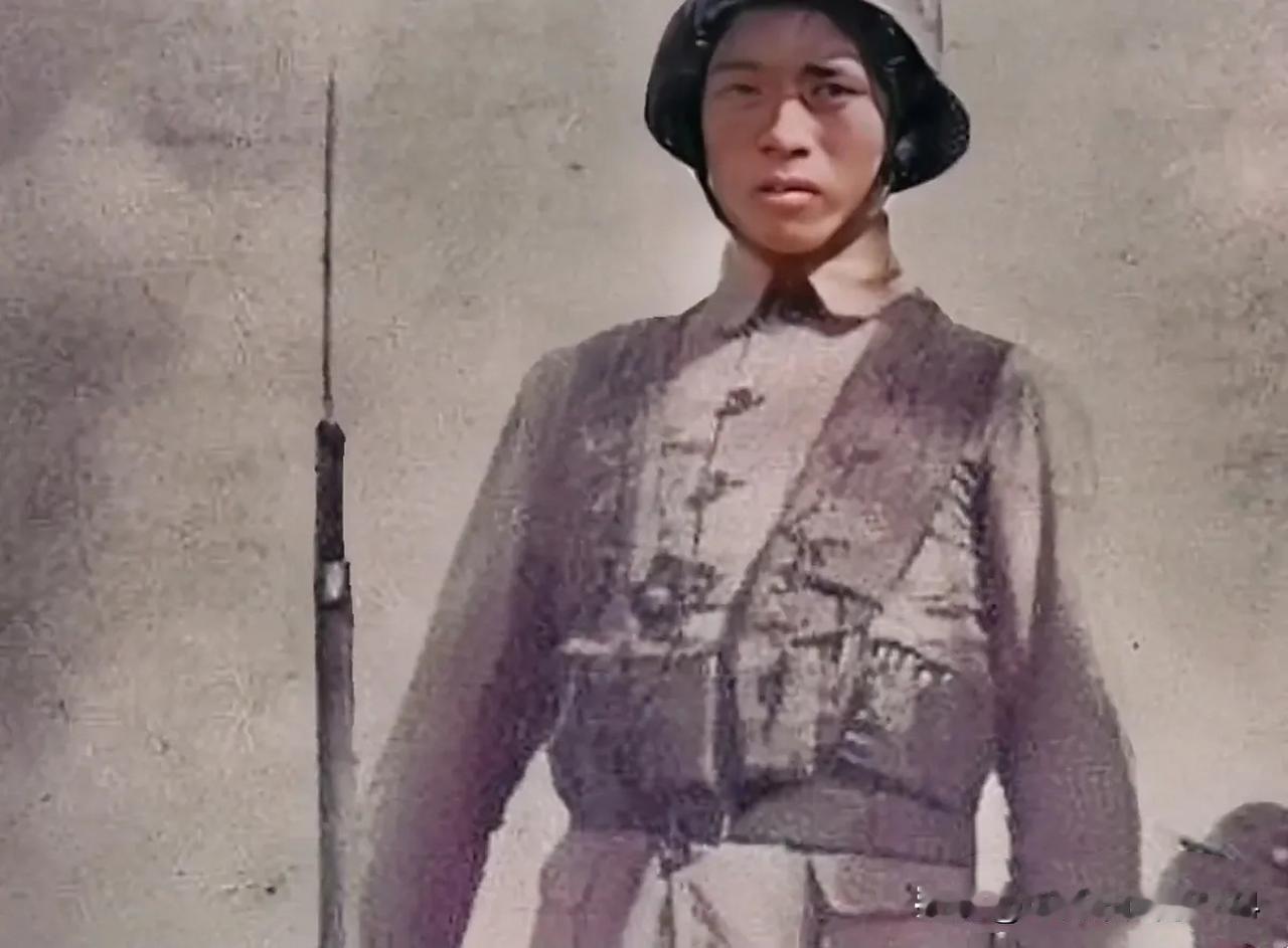 1939年9月，机枪卡壳、战友全死，29岁的曹锡一个人守着河堤，看到50米外有架