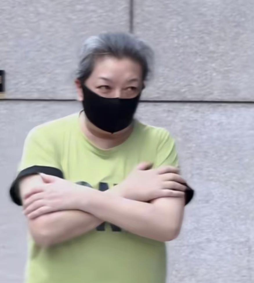 我能接受江珊老了，也能接受她不演戏了，但我真的接受不了，她明明才58岁，怎么