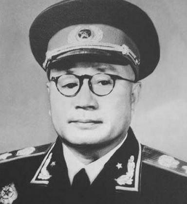 1957年的一次军委会议上，彭德怀在大会上指着刘伯承怒骂：不要忘了，红军时期，教