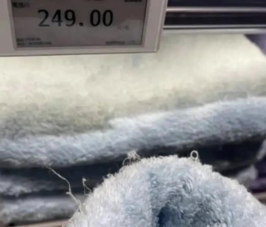 有博主质疑胖东来249元的毛巾是暴利，我先说结论，这就是一次典型地碰瓷行为，而且