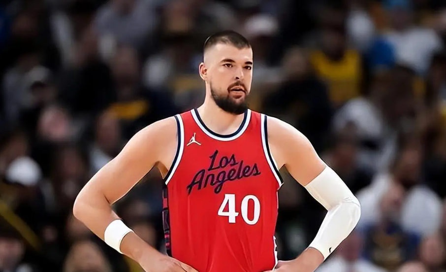 很多人不理解步行者换祖巴的筹码，但仔细想想就明白了步行者只是放弃了这赛季，总决