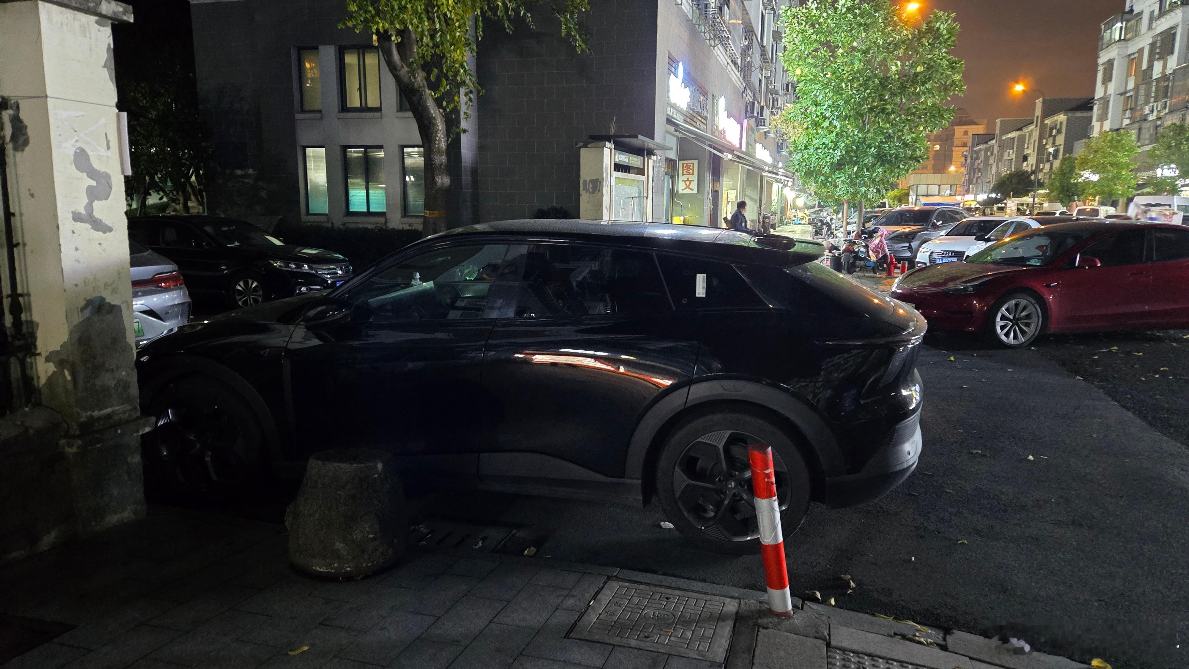 最近老的极越在清库存吗?路上新提车的多起来了......