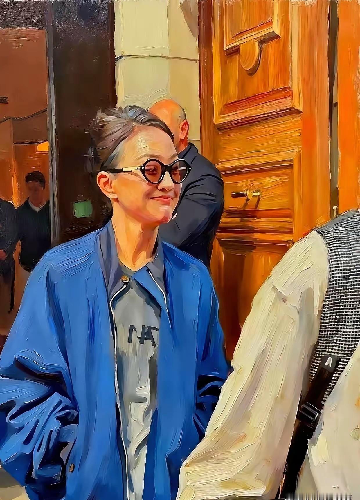 48岁就该活在滤镜里？周迅偏不。上周三里屯酒吧街，她素颜扎个小辫就来了。朋