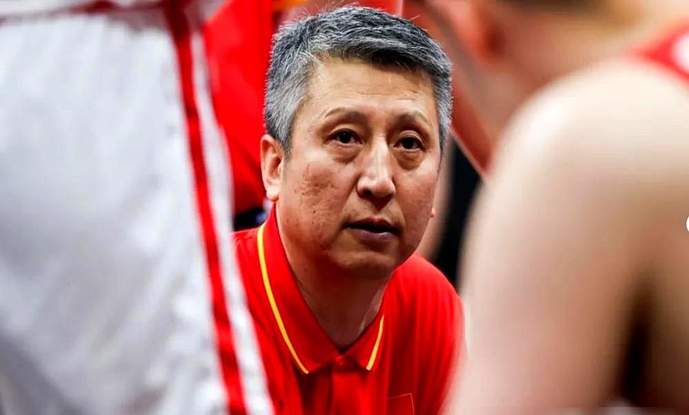 周琦刚喊出随时能打，亚运会14人大名单一出，根本没他的名字。跟周琦一起落选的
