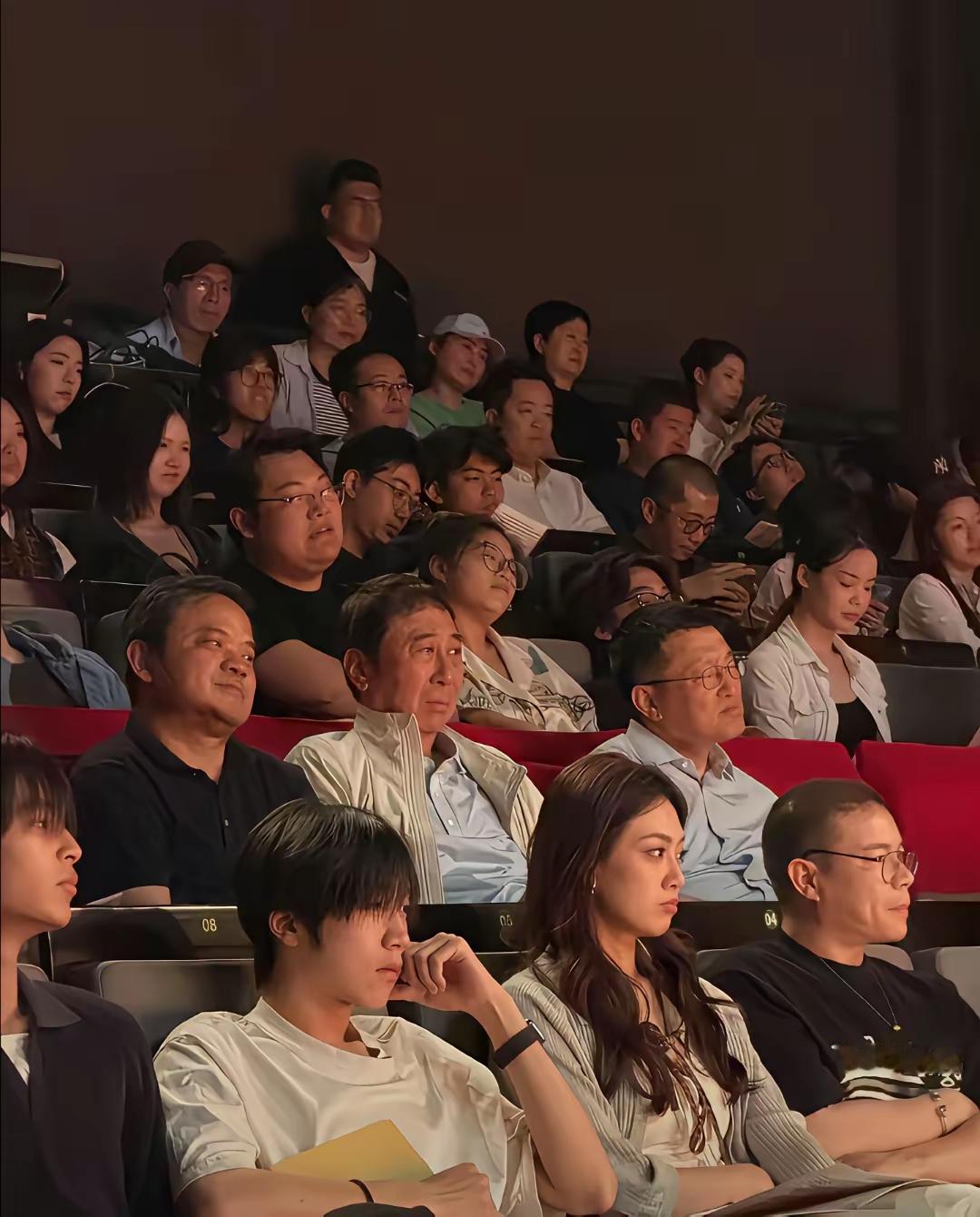《抓特务》票房遇冷，真不是冯小刚不行了。冯导拍过《甲方乙方》《一九四二》，