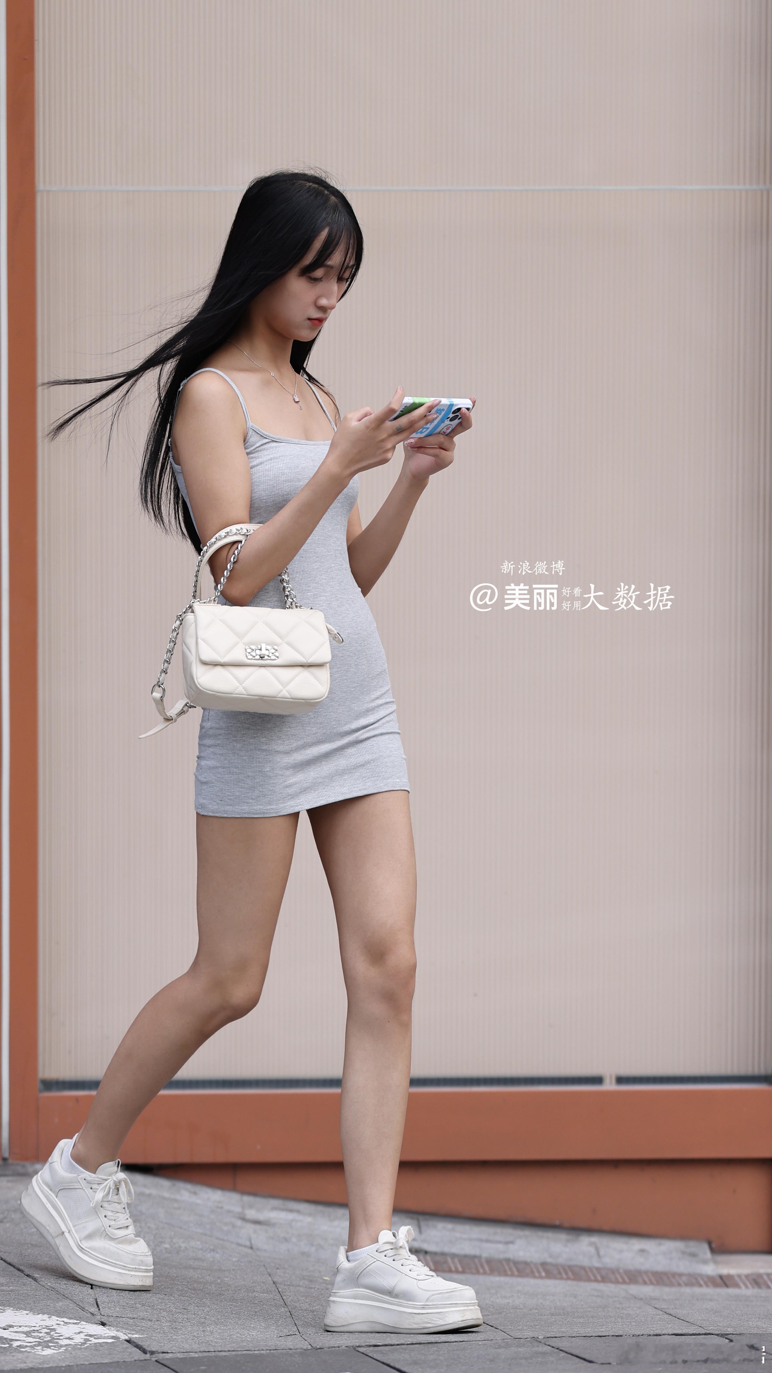 发丝飞扬！​​​