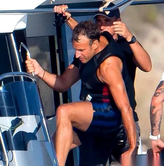 每次看到有人议论马克龙和他妻子的年龄差，我就想笑。笑他们太年轻，把男女那点事儿