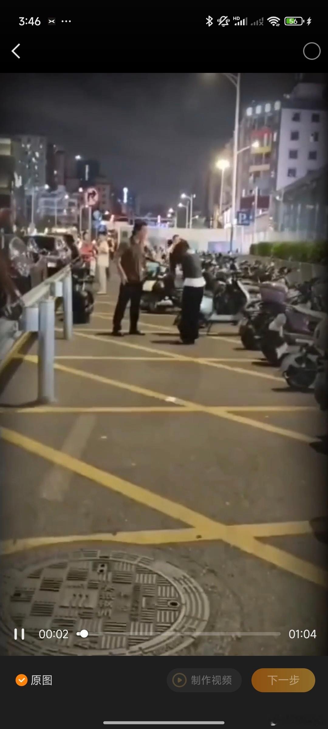 深圳坪洲地铁站摩的打人5月20日晚，深圳宝安坪洲地铁站C口外，一名摩的司机因乘