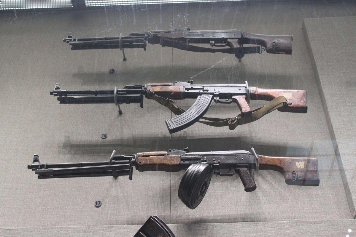 越南TUL1轻机枪，1969年9月3日首次测试，1970年z111工厂在阿卡47