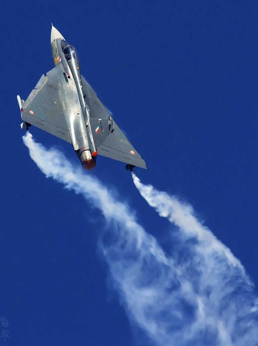 《印度前司令放狠话：光辉战机可抗衡歼-20！真实差距却令人咋舌…》“印度空军