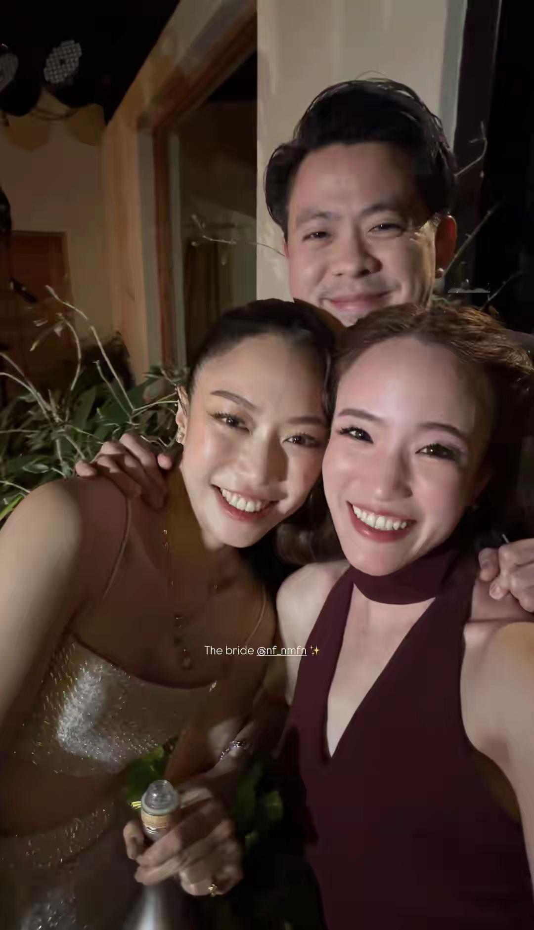 霍震霆小儿子霍启仁行事低调，2024年向泰国女友Namfon求婚成功，起初