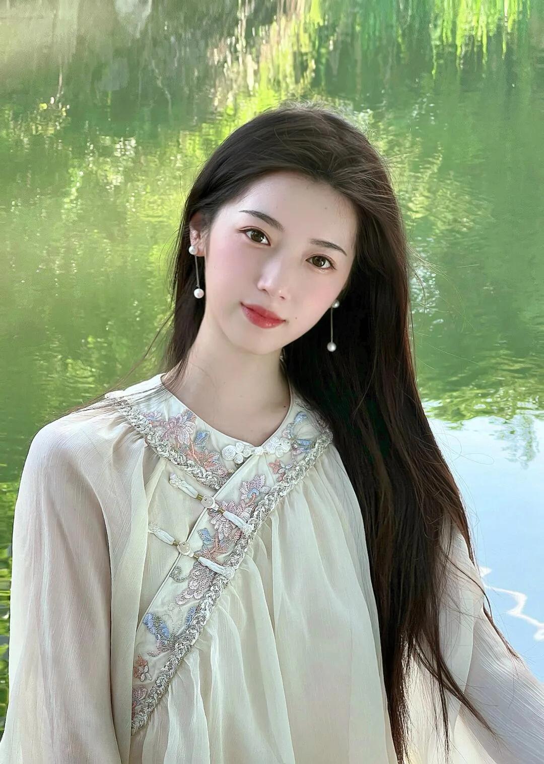 仙气飘飘的汉服少女