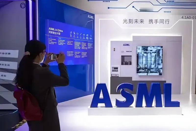 高盛：中国光刻机仍停留在65nm，落后ASML约20年！——别急，剧情刚刚反