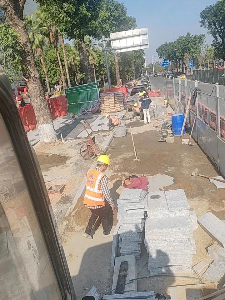 “打工人”春节前的焦虑打工人春节前的焦虑，似乎已经成为了一种“年度必备套