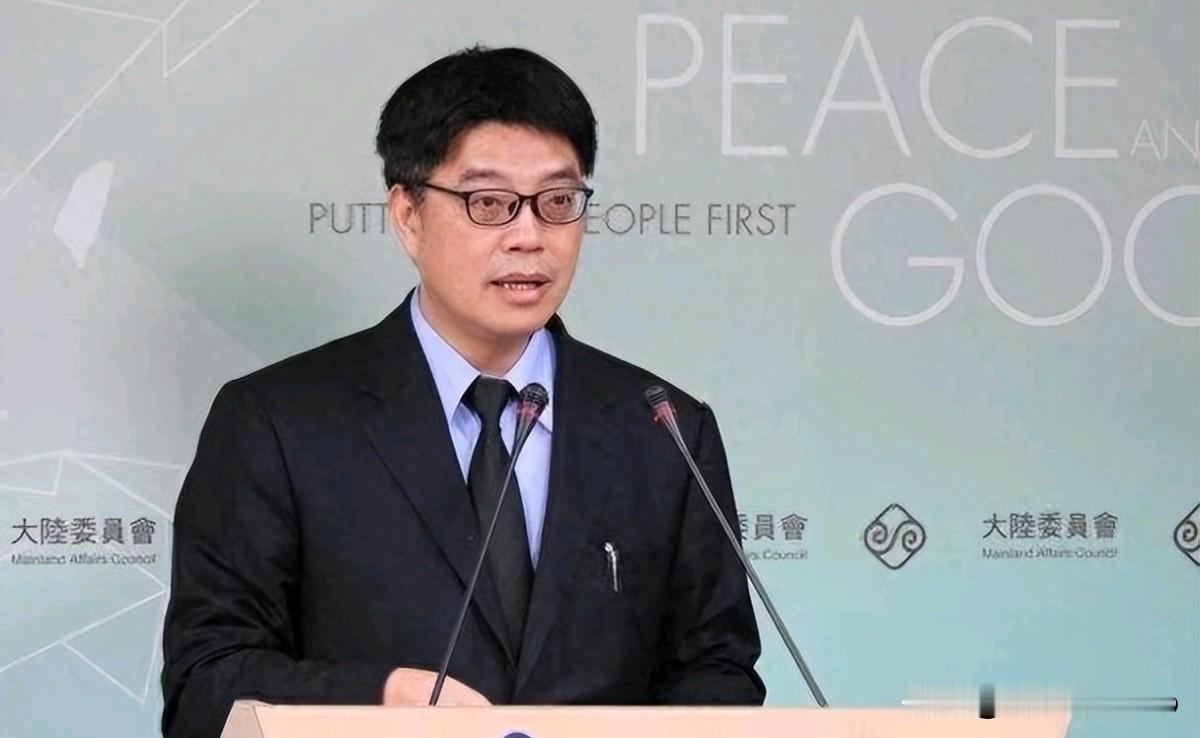 陆委会“主委”邱垂正撂下硬话,邱垂正表示,两岸和平,不能只依赖中共的善意!10月