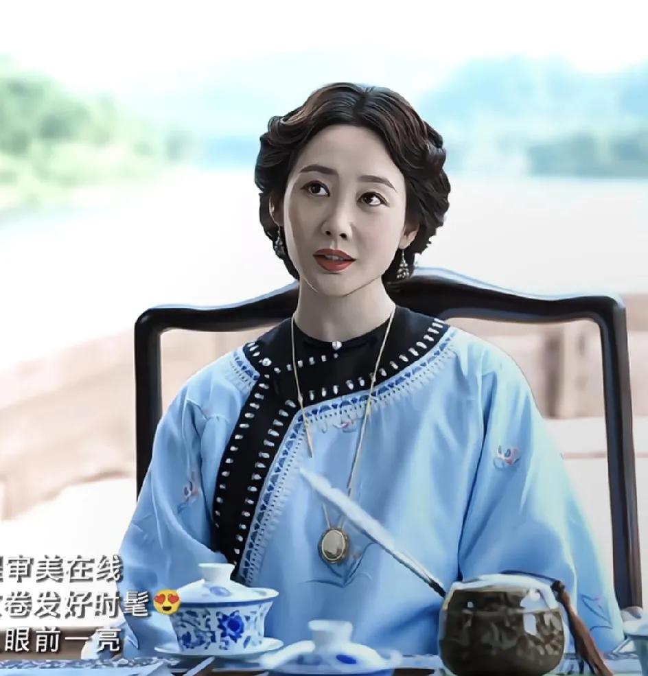 编剧真的太会藏了，李纯演的苏紫轩应该是陕西商界大佬周莹，因为周莹有个代号叫