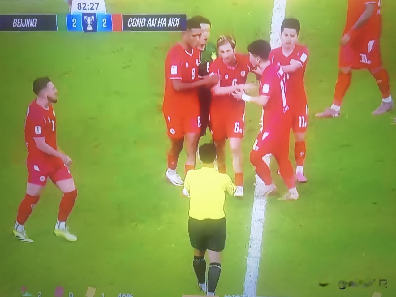 踢球踢不过，打架也打不过！北京国安跟河内公安又打起来了！比赛来到78分钟的时候，