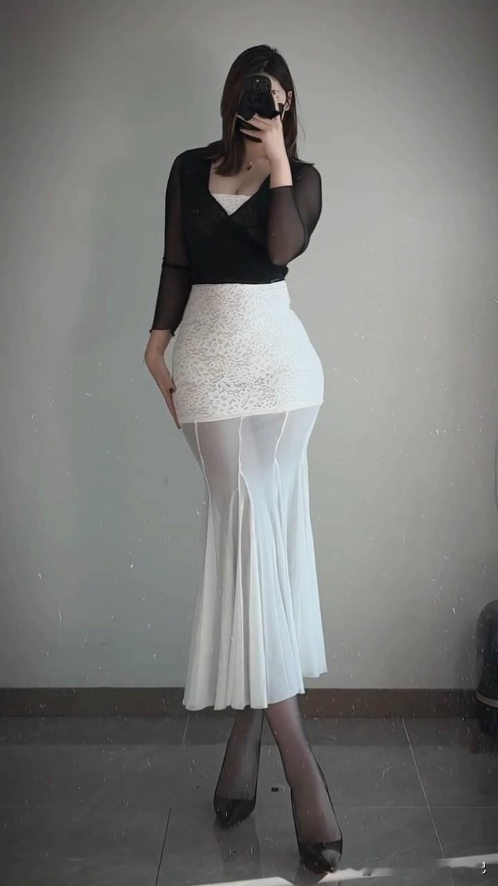 气质穿搭怎么穿才恰到好处?微胖女生的性感密码｜黑白鱼尾裙封神现场✨姐妹们，这套