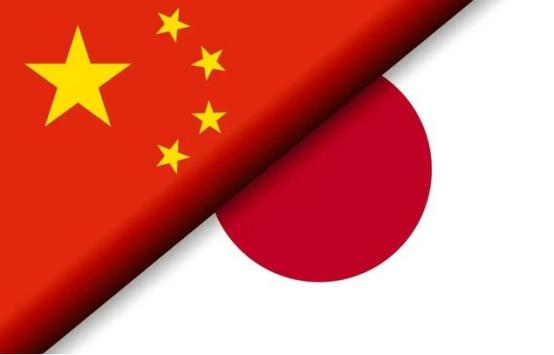 新加坡联合早报今日评论道：“冰冻三尺非一日之寒，中国此次对日本的强烈反制，高市的