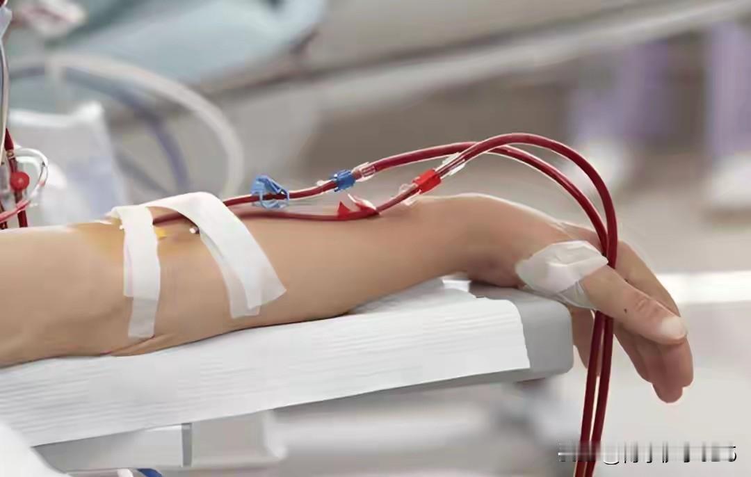 医生叹息：太多人拖成尿毒症，其实早期只要这一步就能救肾！在医院的走廊里，医生