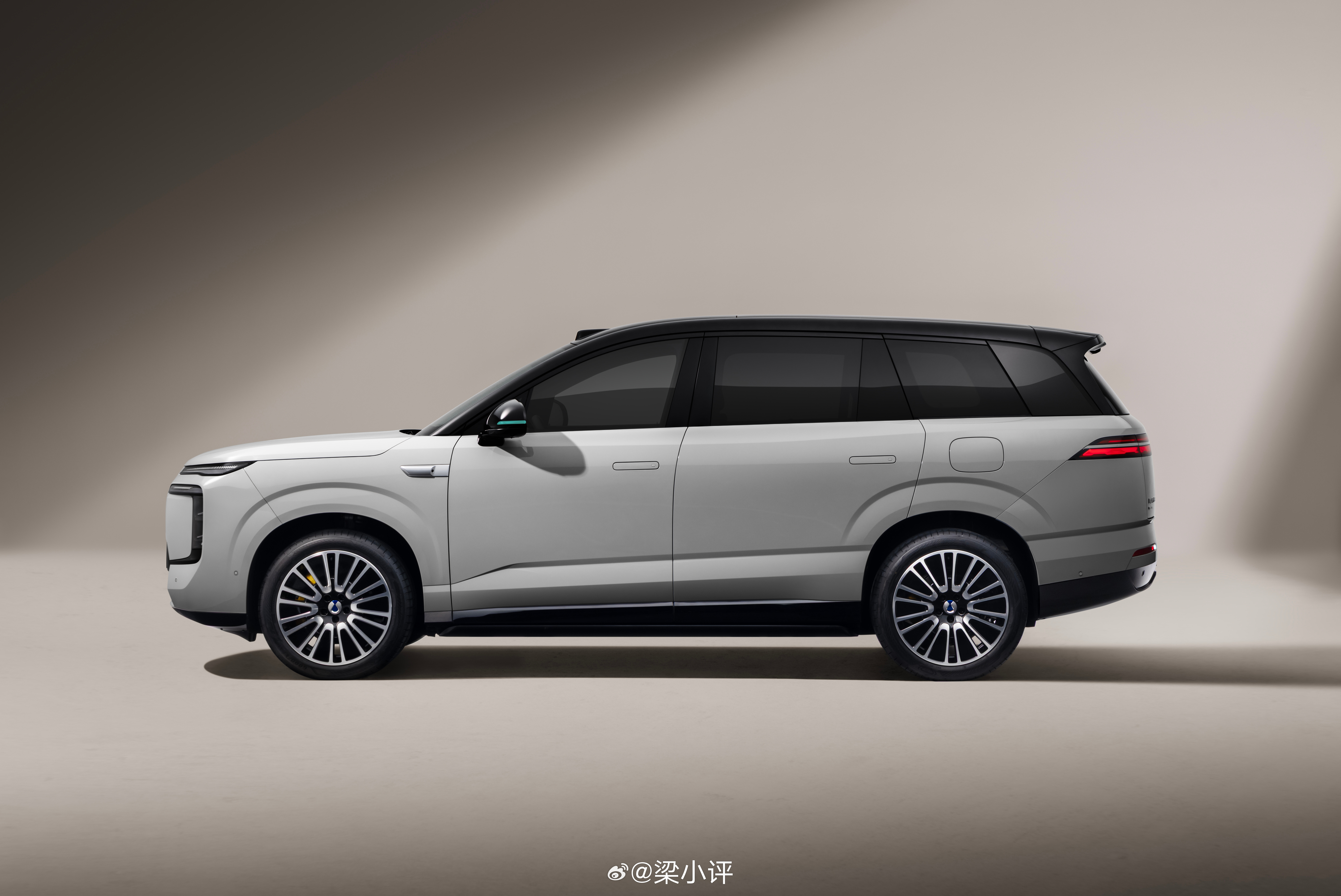 腾势N8L闪充版上市发布会官宣了，6月23日晚上7点半，下周二二代刀片电池+闪充