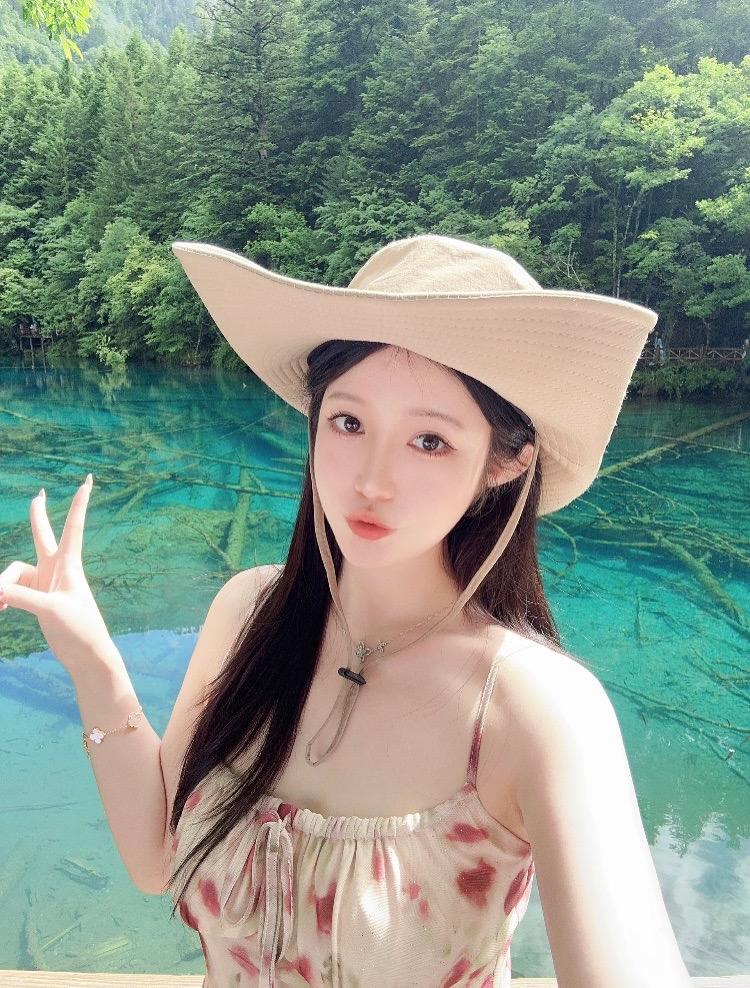 什么样的穿搭可以成为气质女神?简约风也能穿出女神范，气场全开！