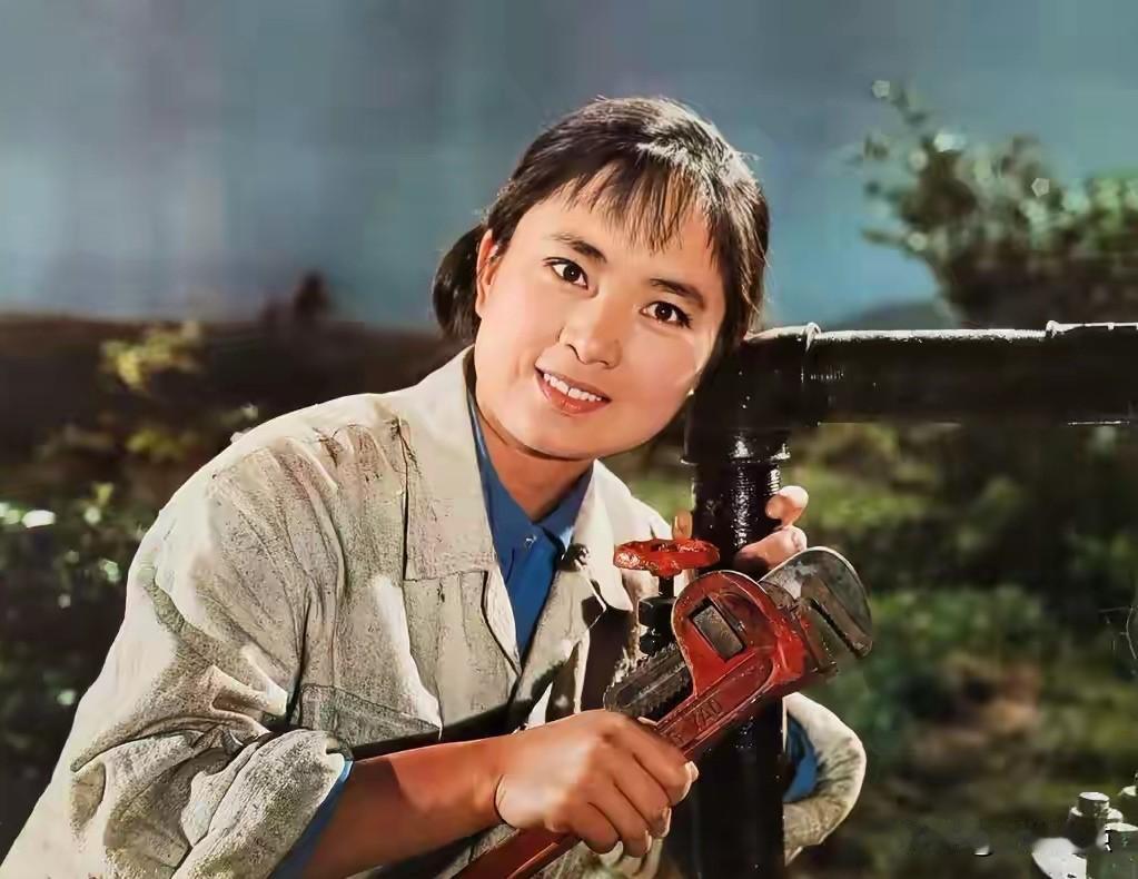 张金玲在七十年代中期走上银幕，并成为当红电影演员。那个时期她接连主演了3部电影