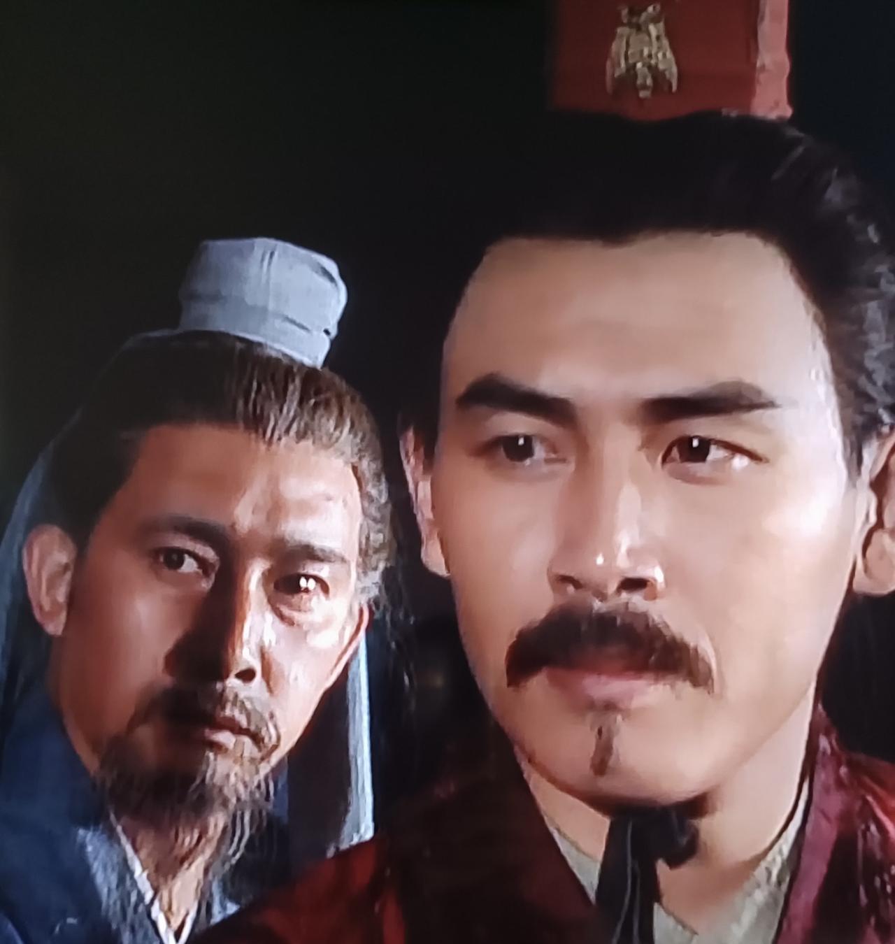 钟会灭蜀后，手握重兵，想依靠姜维在成都自立，钟会为何那么信任姜维呢？因为钟会很欣