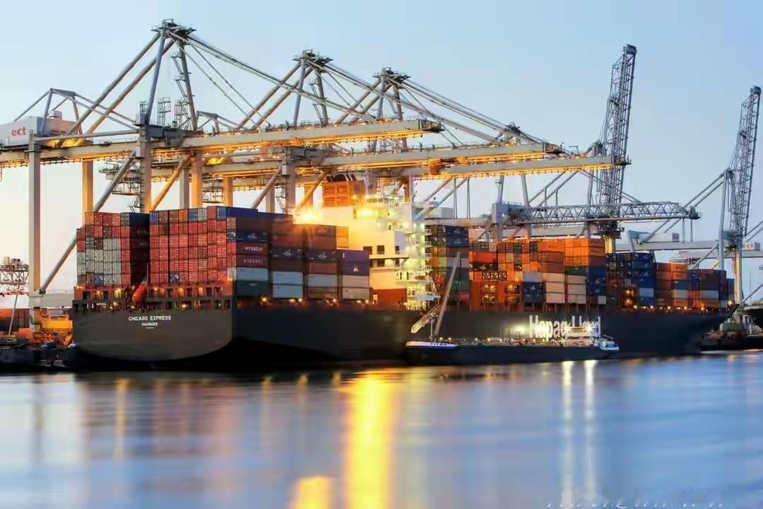 阿斯麦CEO富凯终于就安世事件开腔，语气像极了劝架的行业老大哥：“本来该先聊天再