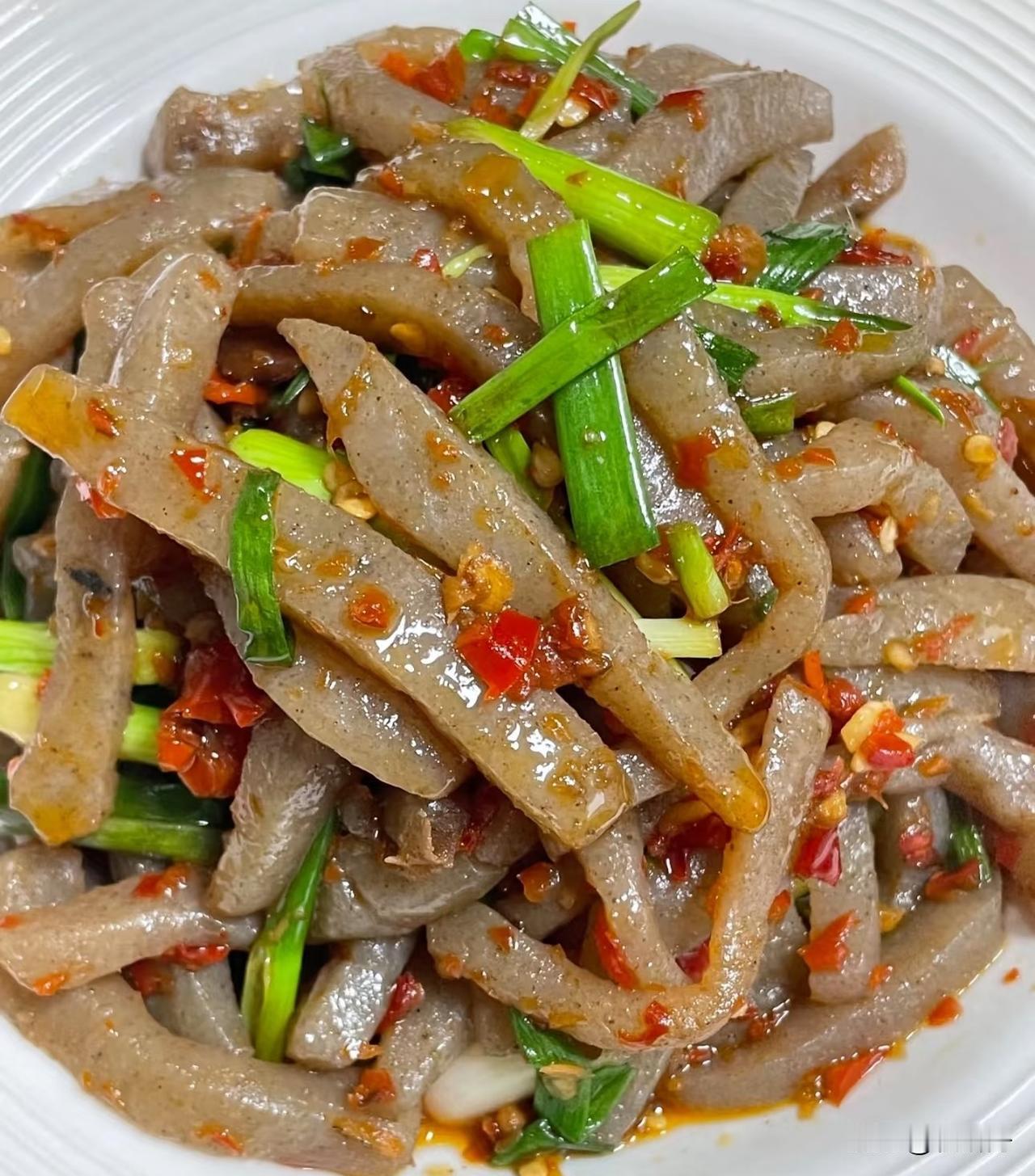 被低估的10种养生食材其实很有用一、鱼腥草（多种天然养分，凉拌煲汤都行）二