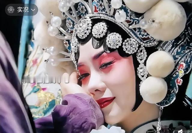 《主角》大结局忆秦娥的设定真是让人看麻了，明明是一身绝活的台柱子，硬是把自己活成