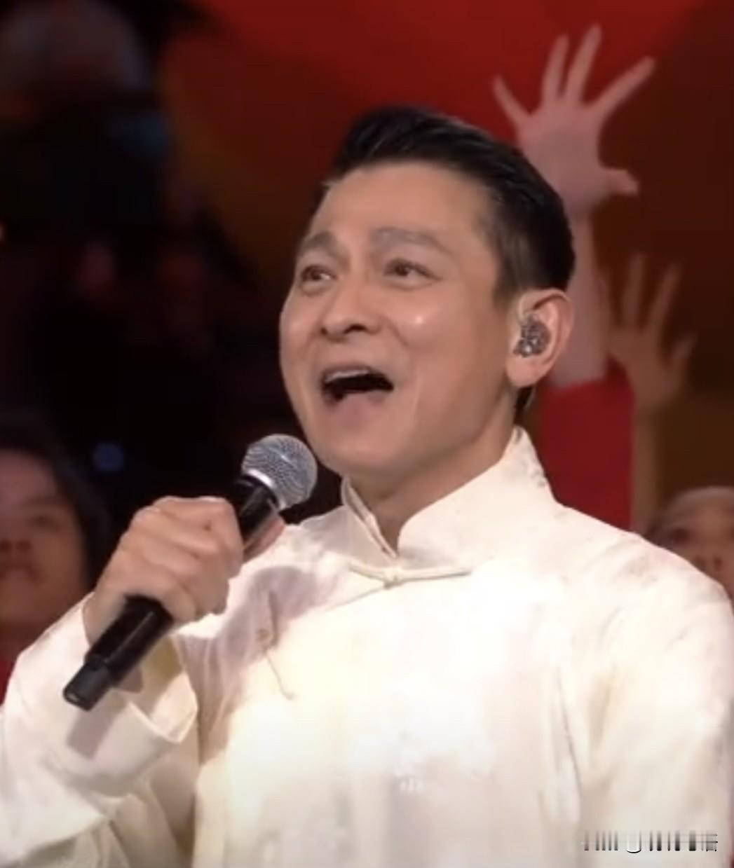 法拉利不愧是法拉利，刘德华不愧是刘德华，虽然64岁了，但依旧是动力澎湃！就在