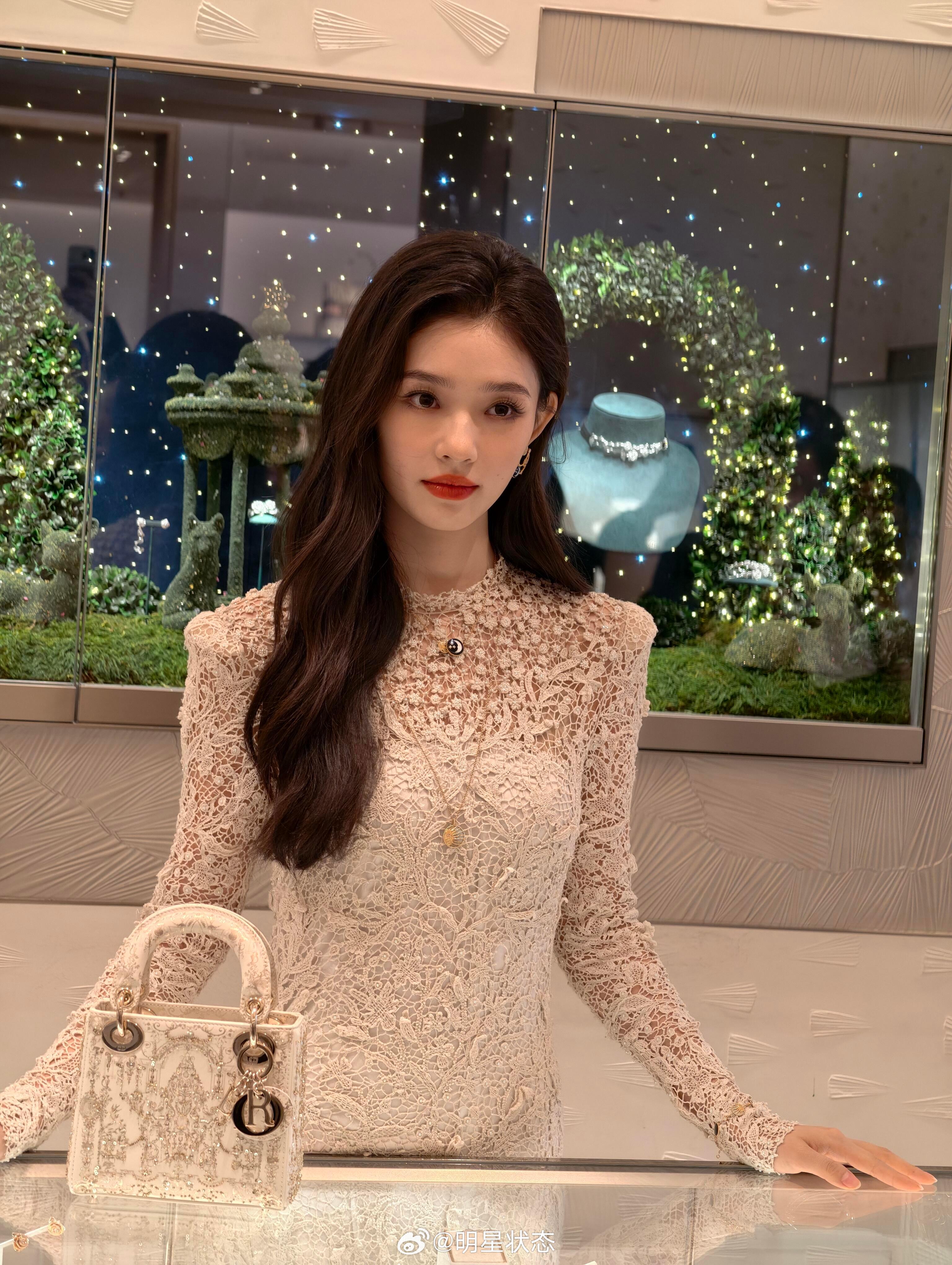 明星果然是明星林允，杨采妮，王玉雯，真的，神仙打架～林允比电视里更高，应该有16